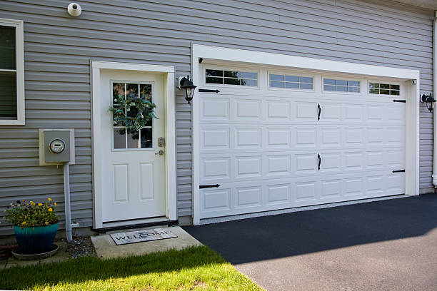 24/7 Emergency Garage Door Panel Replacement experts in Hudson, IL